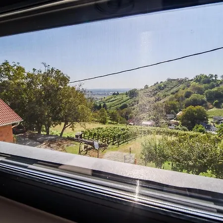 度假居 Aleks 伦达瓦